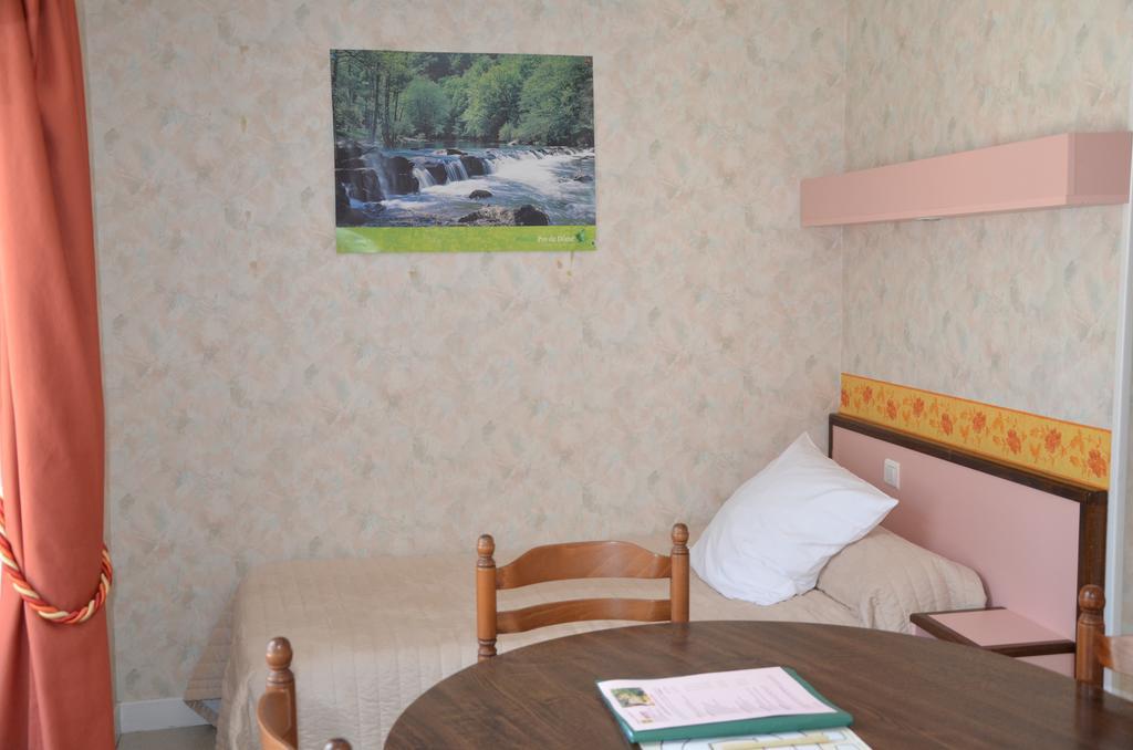 Logis Auberge De L'Allagnonette Saint-Poncy Buitenkant foto